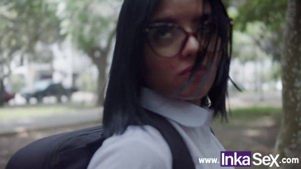 Big ass 18 year old schoolgirl gets caught by stranger - hotmovs.com - Peru - Colombia on pornsfind.com