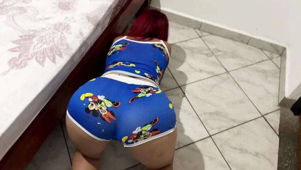 I enjoy filming my stunning stepmother's big butt while she's distracted cleaning around the bed - porntry.com on pornsfind.com