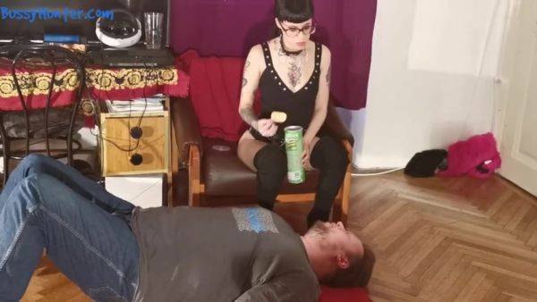 Beth Kinky - Slim Goth Domina Feeding Her Slave Mouth To Mouth Pt1 Hd Amateur - upornia.com on pornsfind.com