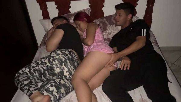 I don't enjoy sharing a bed with my girlfriend's best friend, as I suspect he's banging her next to me (Cuckold Style) - veryfreeporn.com on pornsfind.com