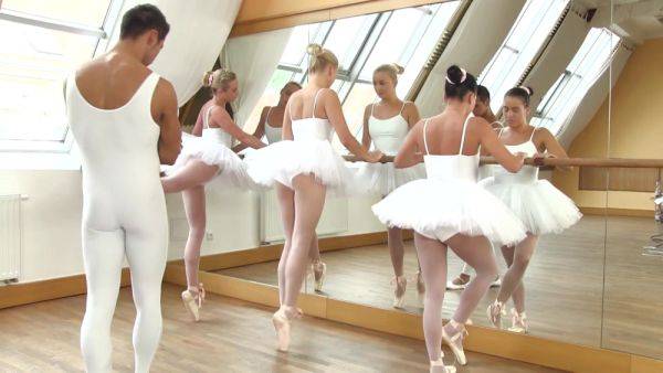 Russian ballerinas share cock on the dance floor - xbabe.com - Russia on pornsfind.com