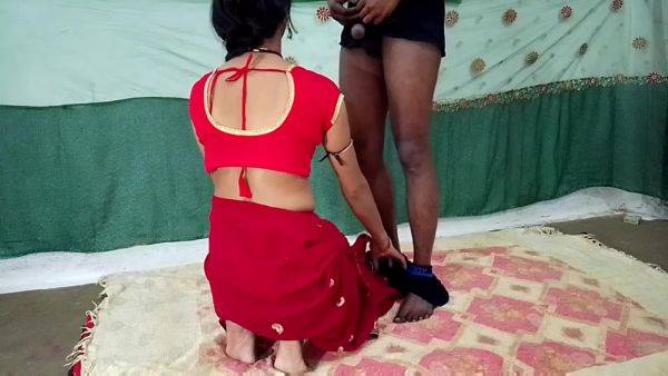 Devar Bhabhi In Padosan Bhabhi Ko Tange Chaudi Karke Choda Or Bhabhi Ko Khub Land Chuswaya Or Ki Land Se Hi Mang Bhar Di - desi-porntube.com on pornsfind.com