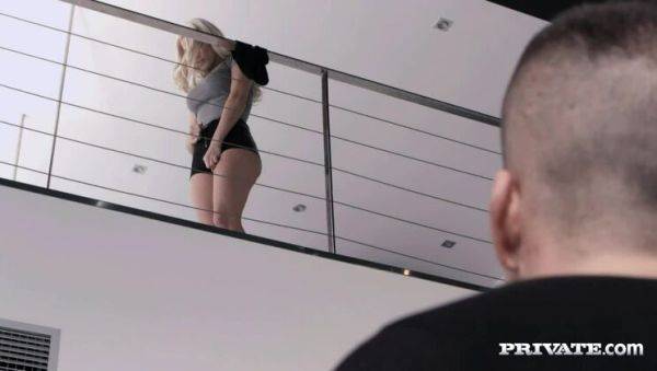 Play the uncut clip of : Blanche Bradburry Twerks Her Big Bubble Butt on a Fat Cock