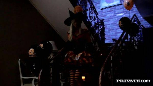 Stream this HD clip called : New Cummer Nathaly Cherie Loves an Anal Ride