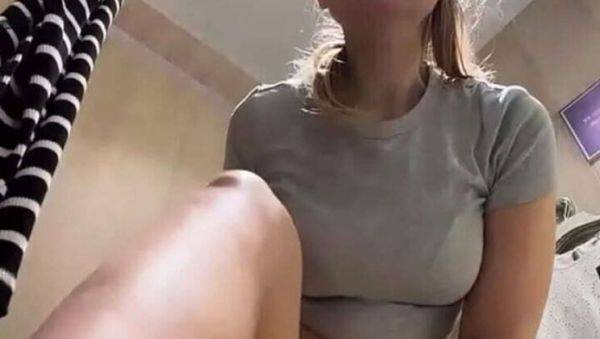 Enjoy watching uncensored movie : Juicy Amateur Squirts in Public - Hot Teen with Big Booty