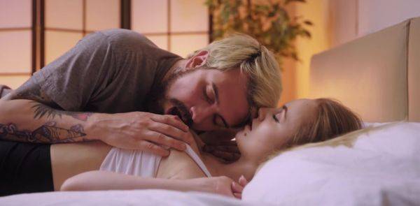 View this complete video : Beautiful girl Sia Siberia habd her lover spending their morning in bed