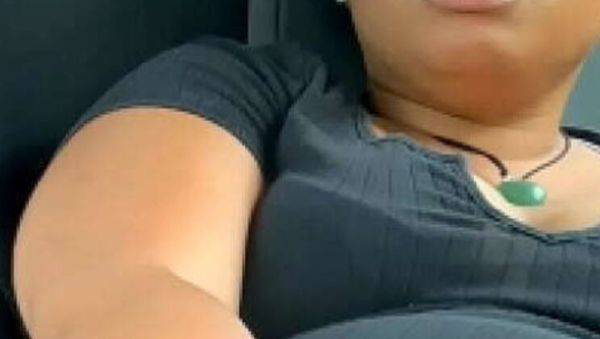 Stream complete movie : Nofacebae Almost Caught Squirting in Car - Amateur MILF Solo Fun