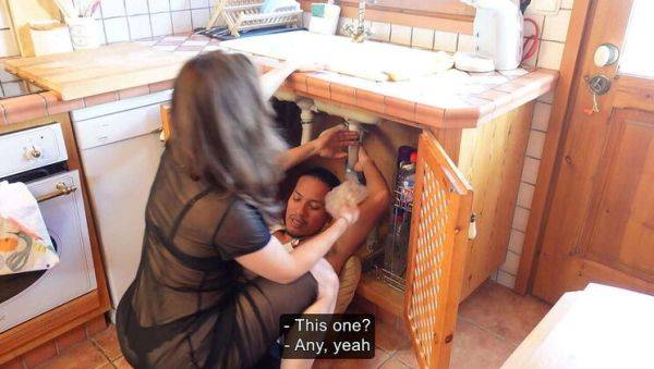 Enjoy watching complete movie of : Amateur White Girl Verashia Gets Dirty with Plumber in Hot Interracial Roleplay