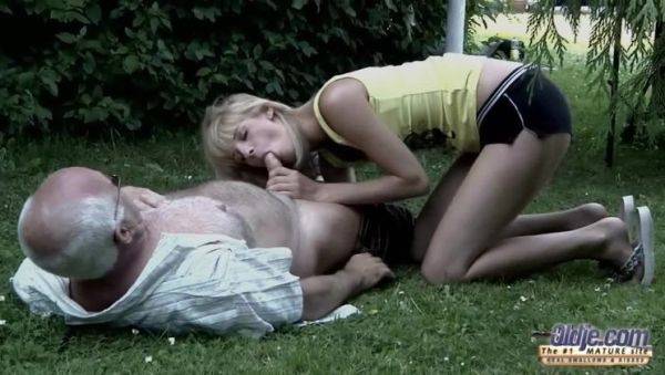 Stream complete clip named : Ping Pong Deluxe