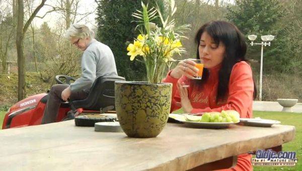 Watch the HD scene : Do Not Disturb me!