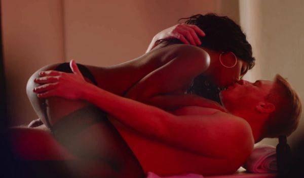 Stream complete clip : Addictive ebony babe sucks cock naked and fucks in ways that make her come first