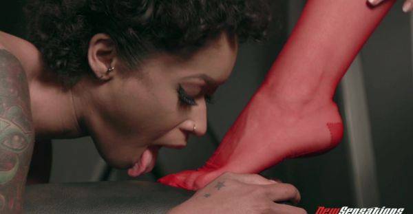 View this complete scene of : Adorable babes worship each other in true lesbian femdom gems