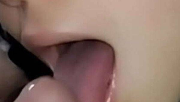 Enjoy watching this HD clip : Sexy Colombian Girlfriend Takes Taxi Ride with Boyfriend for Hot Car Sex