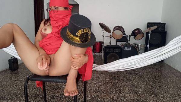 Stream the uncut movie : Pussy Juicy - Latina Dressed As An Indian Masturbates Her Juicy Pussy With A Normal-sized Skin-colored Dildo