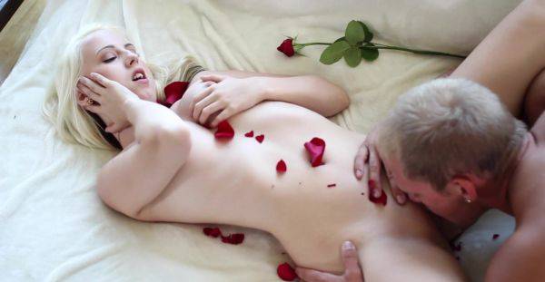 Enjoy watching this full clip of : Sweet ass blonde loudly begs for more whilst she gets fucked in erotic kinks