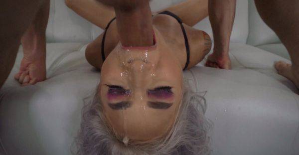 Stream the uncut movie named : Avery Black gets her pussy filled with sticky, messy cum on her makeup