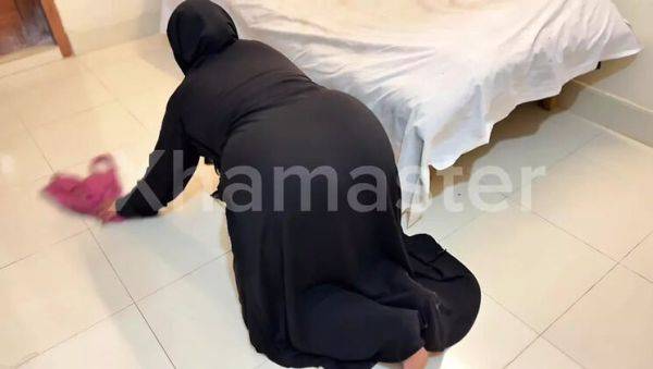 View this HD movie of : Stuck Step Mom Aria Mia Gets Fucked Under Bed