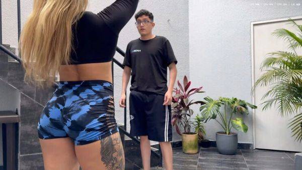 Watch this complete video : Step Mom's Personal Trainer Fucks Her Wet Pussy After Sex Dater App Match - Amateur Latina MILF