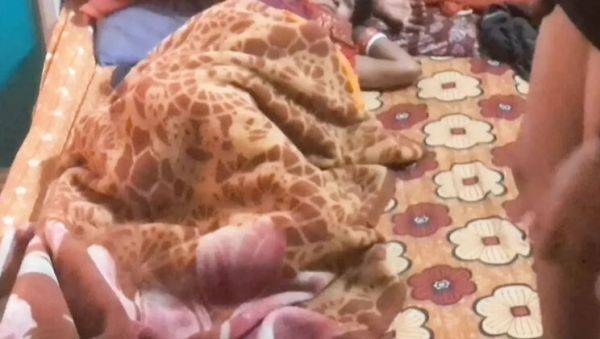 Play this full movie : Hindi Audio Bustipriya First Time Indian Bhabhi Chudai Video - House Stage