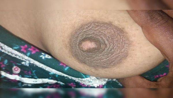 Enjoy watching this uncut scene : Tamil Aunty Sex with Original Audio - Desi Homemade Fingering and Moaning