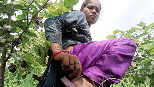 View this full clip : Indian Bhabhi Desi Girl Footjob and Rough Sex with Big Cock - Reeiu HD Videos