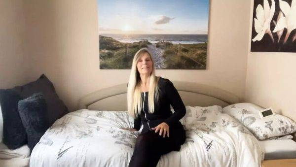 Enjoy watching the HD movie named : German MILF SweetSusi Dirty Talk in Nylon and Heels