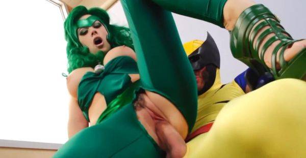 Play this hardcore movie of : Chanel Preston is having fun with a mysterious man in a costume