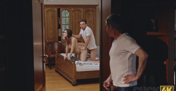 Play this uncensored movie named : A pregnant Jessie Clark gets fucked by a doctor while her husband watches