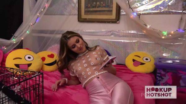 Play the hardcore video of : Brown-Haired Babe Paige Owens Squirts A Lot While She's Riding