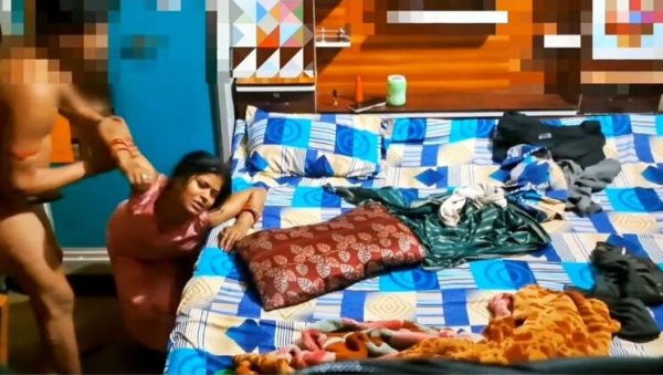 Enjoy watching the complete scene called : Indian Desi Girl Homemade Sex - Big Boobs Bhabhi Hot Massage with Devar in Hindi