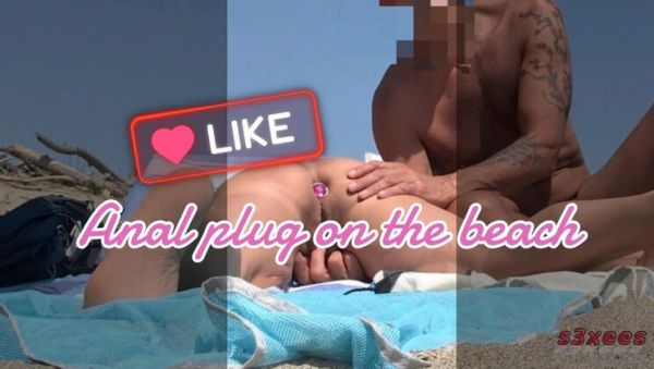 Play the uncensored clip of : Amateur Exhibitionist Wife Gets Pussy Fingering and Clit Massage on Nude Beach