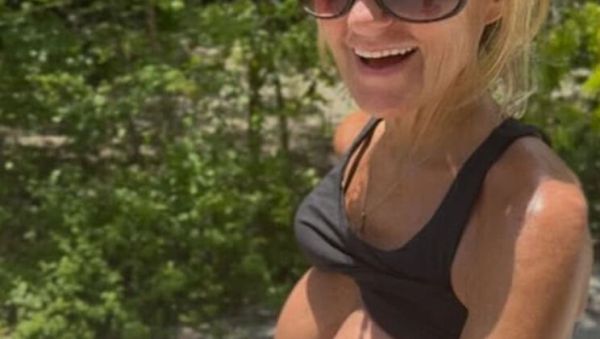 Play the complete movie named : Dianne Fox Big Tits Amateur Homemade Day Life Blonde Mature HD