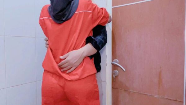 View this complete video called : Indonesian Hijab Girl Nadalyne Gets Creampie Fucked by Boyfriend in Public Toilet