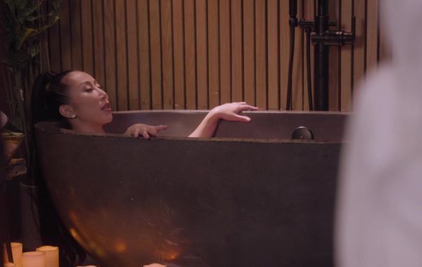 Watch the uncensored video : Allie Nicole and Nicole Doshi share a big toy peaches