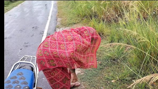 Enjoy watching uncensored scene of : Desi Bhabhi Outdoor Blowjob and Doggy Style Sex with Young Boyfriend