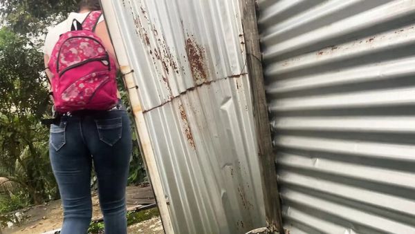 Play this full movie : Amateur Colombian Girls Squirting in Public - Bikini Exhibitionist Flash