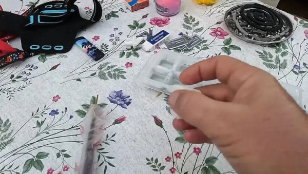 Watch HD scene : Amateur Couple Shares Cum Cube with 10 Loads on Street