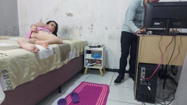 Play this uncensored movie titled : Lonely Brazilian Housewife Cheats on Husband with Big Cock Internet Technician - Homemade Cuckold Climax