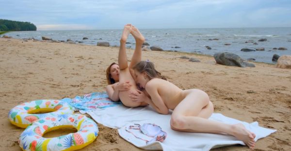 Enjoy watching HD clip of : Skinny teens Milka Wey and Violet Clarke kiss and lick pussies on the beach