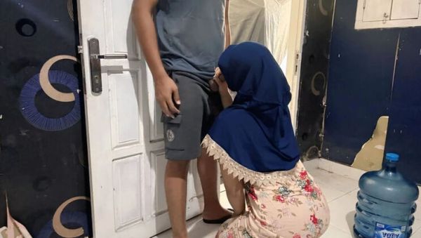 Stream the HD scene called : Clarelia Hot Housewife Forced Gardener Blowbang Cheating Viral