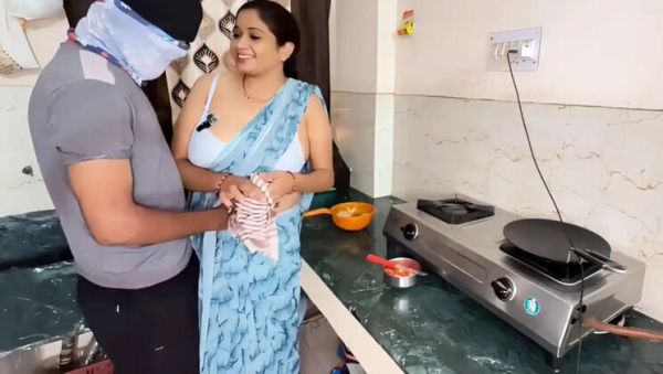 Watch complete scene : Indian Bhabhi Devar Kitchen Fuck Hindi Audio Lusty Sex