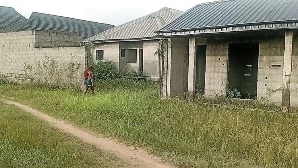 Play the uncut scene titled : Creamyshuga's Threesome with Two Wives Fucking in Abandoned Building