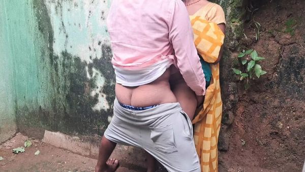 Enjoy watching uncut clip of : Komal Aunty Hot Indian Desi Fucked Hard by Trilokinath in Hindi