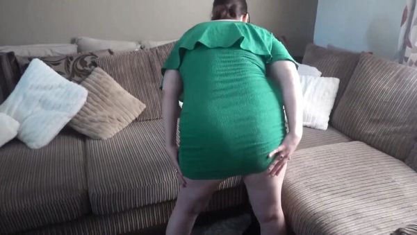 Play full movie called : Littlevixen Strip Tease in Green Dress - BBW Wife Spreads Legs Solo