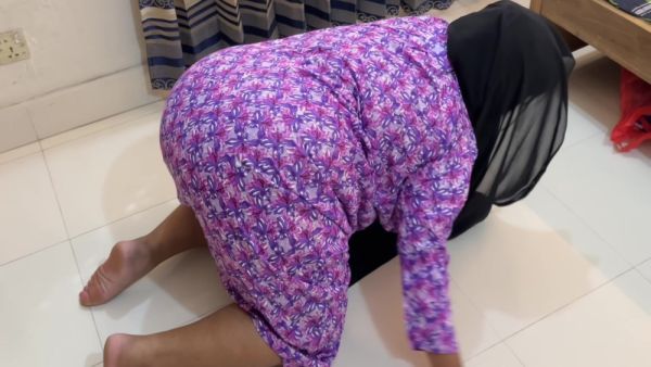 Enjoy watching this complete video : Indian Mallu In Big Ass Indian Hot Mallu Stepmom Stuck Under My Bed, Then I Fuck Her Anal & Cum Wild