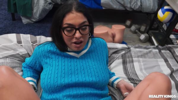 Stream this complete scene : Replaces Johnnys Sextoy So He Can Fuck Her Until She - Violet Monroe