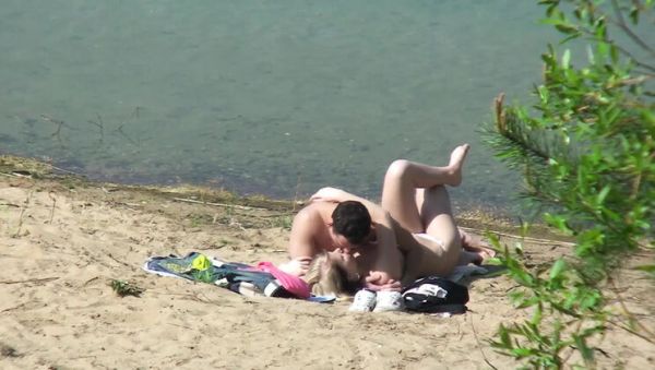 Enjoy watching HD video called : Amateur Couple Public Beach Sex - George Lee Homemade Blowjob Outdoor