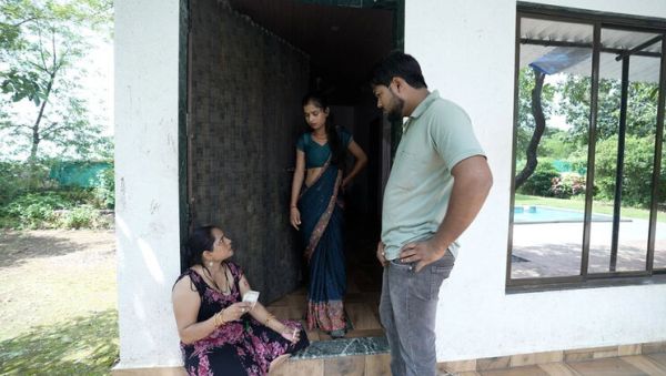 View full video of : Desi Indian Step Sister First Time Morning Sex - Big Boobs 18+ Hindi Audio Fuck