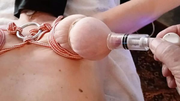Watch the complete clip of : Gussfuss Rough Anal Bondage with Big Natural Tits and Loud Orgasm