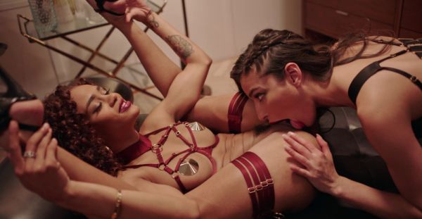 Watch this uncut clip : Emily Willis and Scarlit Scandal in hot hotel action